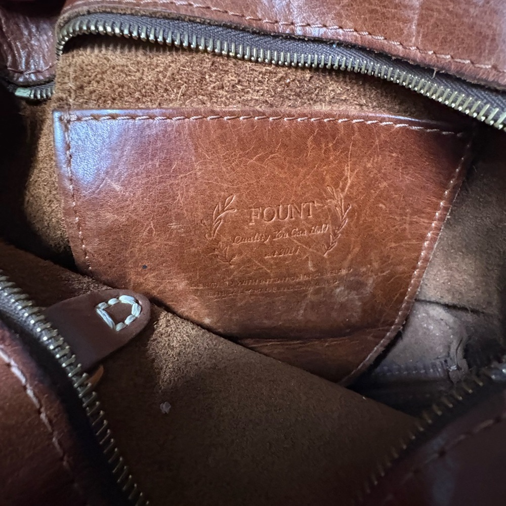 FOUNT Bellfield Crossbody Leather Bag - Picture 3 of 7